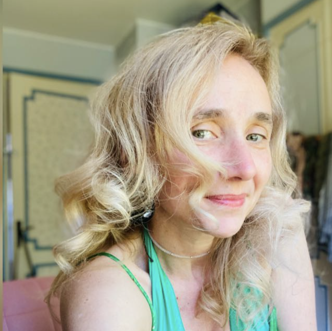 <b>Judith Aragonés</b>-Lille - França<BR>El que no sabíem és que, quan marxes, tornar fa la vida molt petita, quan el món és tan gran i tan canviant. Quan la vida et cap en un contenidor, el port de destí poc importa