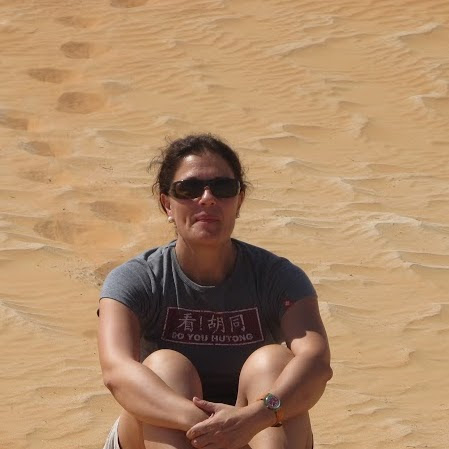 <b> Roser Biosca</b>-Masqat - Oman<BR>Fa uns anys, el Barça de Victor, Nadal i companyia,  i el Madrid van jugar un partit amistós a Masqat. Vaig anar a l'hotel on s'allotjaven per veure si podíem veure'ls i vaig acabar convidada al capvespre a l'hotel a prendre una copa amb ells. Al cap d'un mes, vàrem rebre a casa una samarreta oficial signada per l'equip oficial, Messi, Piqué, Valdés, Xavi... Difícilment vivint a Catalunya, hauria passat!!